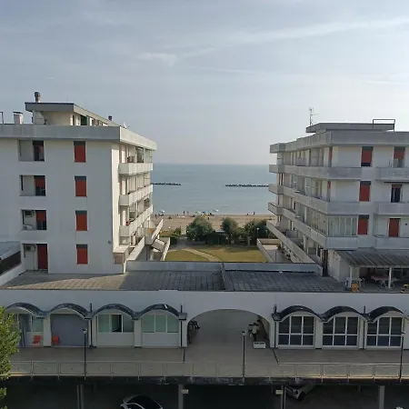 Casa Adriano Frontemare Wifi E Netflix Διαμέρισμα Lido Adriano